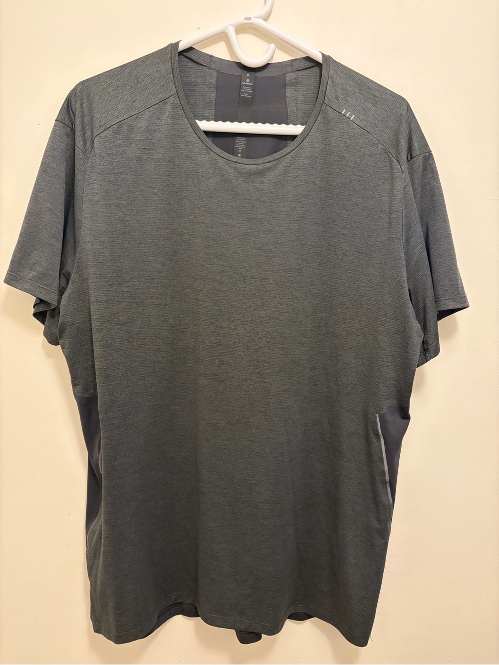 🇨🇦NOW $20🍀 Lululemon Athletic Men’s Grey Short Sleeve Workout Shirt Size XL